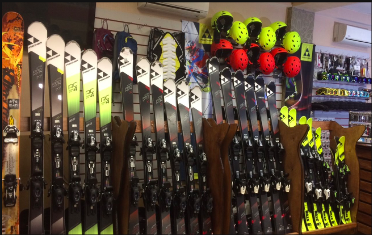 Прокат лыж и сноубордов в Красной Поляне Сочи