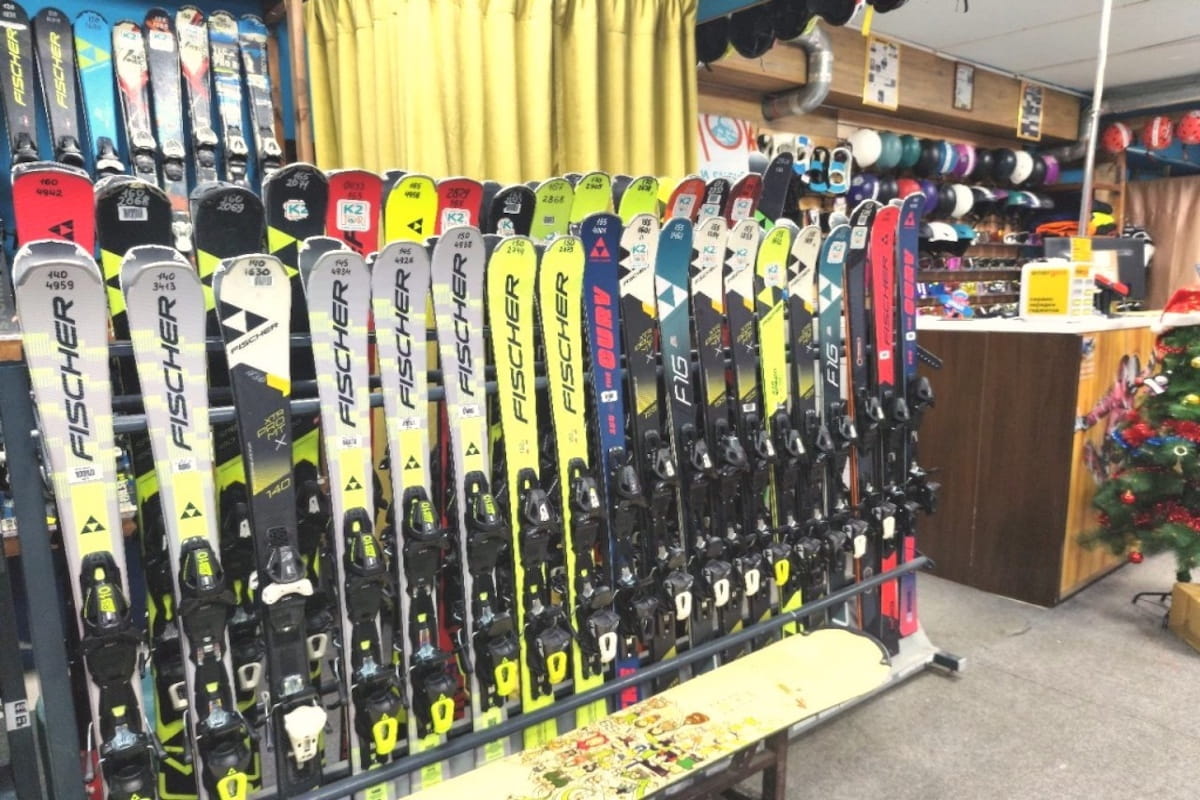 Прокат Красная Поляна K2tour — окно/логотип