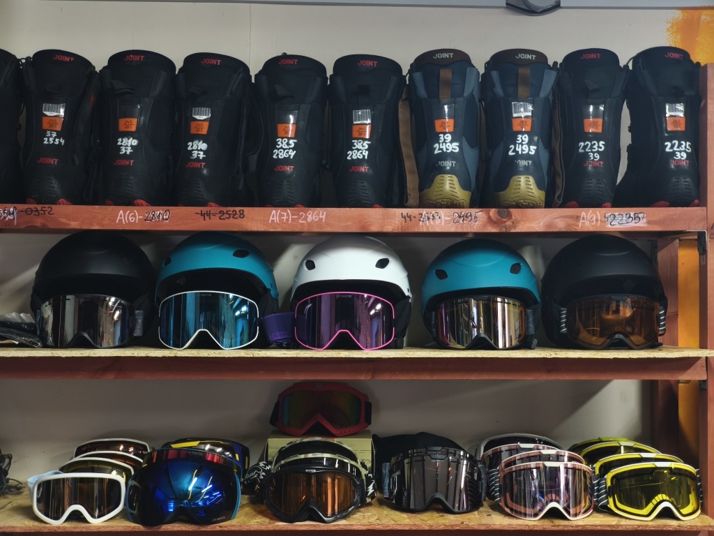 Прокат лыж и сноубордов в Шерегеше K2TOUR, горнолыжный Прокат 8-923-512-60-99 