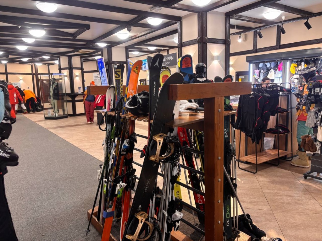 Официальный прокат лыж и сноубордов Роза Хутор