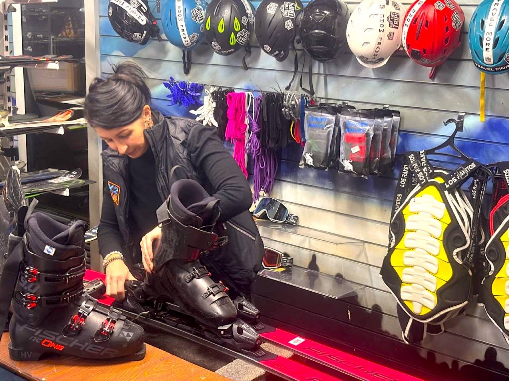 Горнолыжный прокат в Красной Поляне